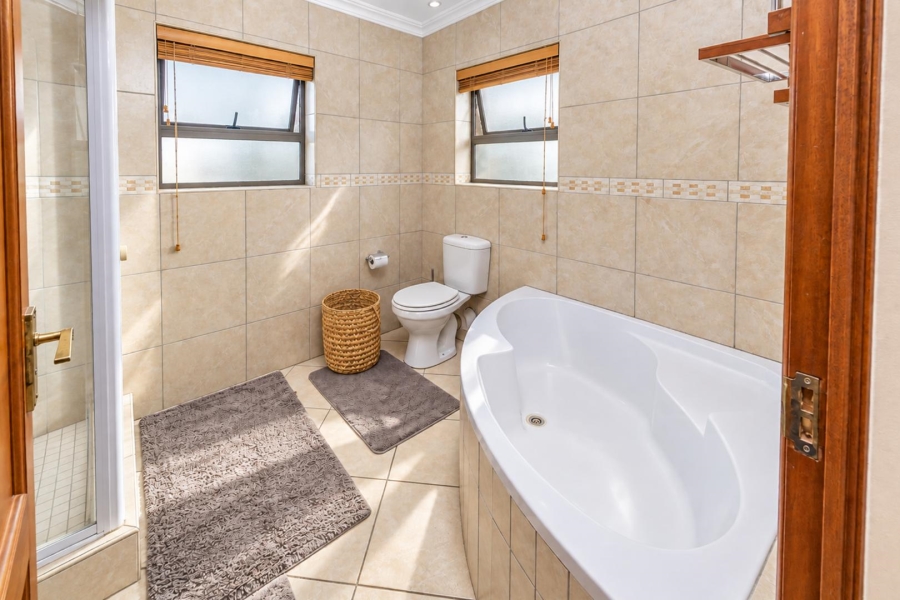 5 Bedroom Property for Sale in Birdwood Estate North West